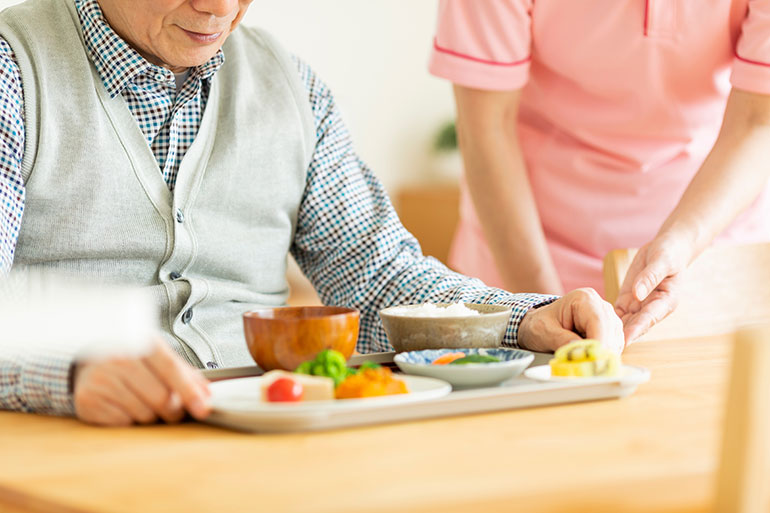 老人ホームの食事提供の工夫について