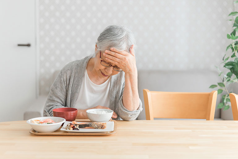 高齢者の食事の特徴２：高齢者ならではの食事の悩み