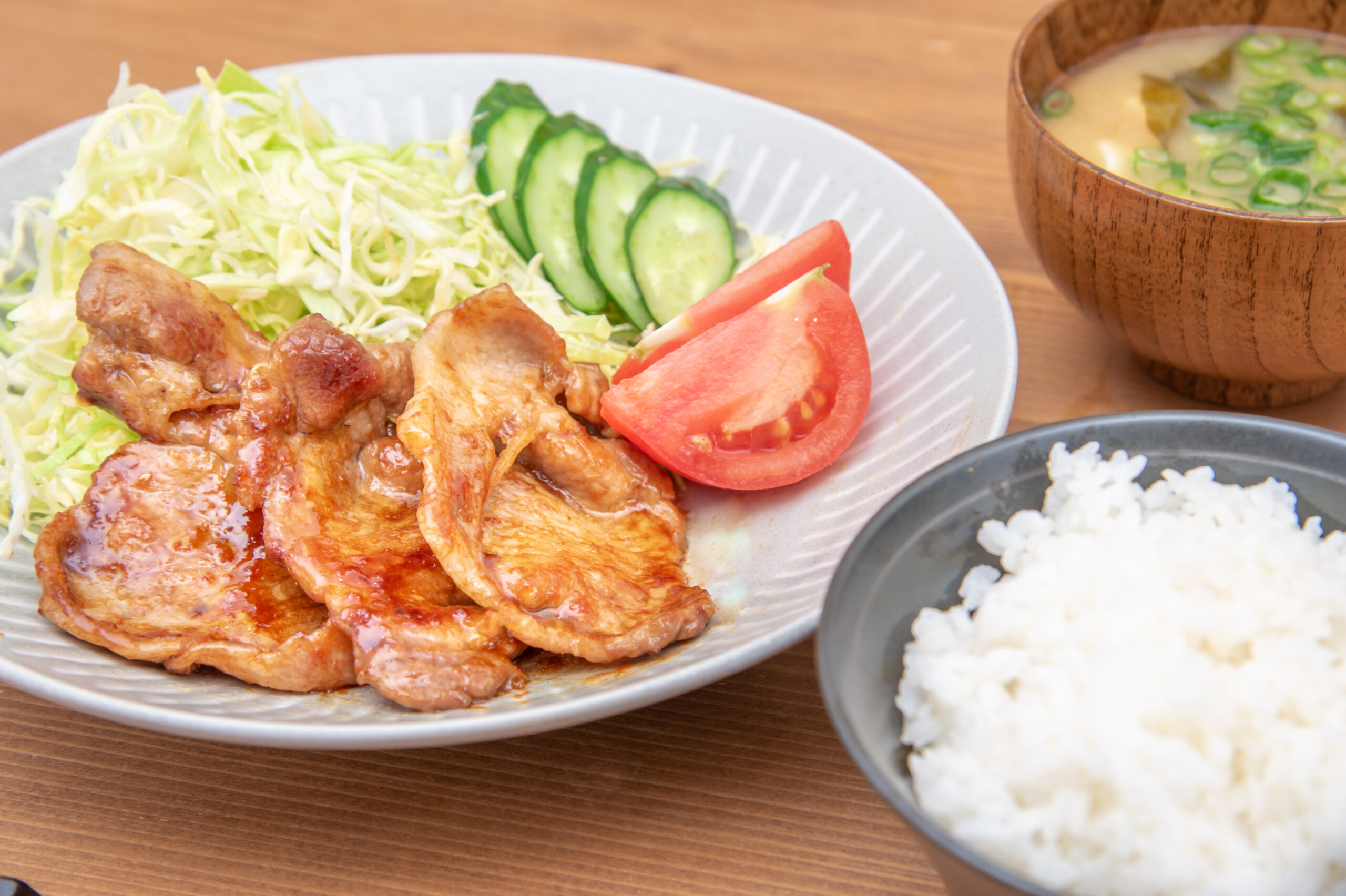 事業所給食の献立を作成するうえでのポイント｜従業員の健康と満足度を高めるには？