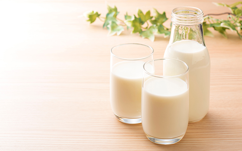 高齢者に牛乳の摂取をおすすめする理由とは？種類ごとの栄養価や飲むときの注意点もチェック