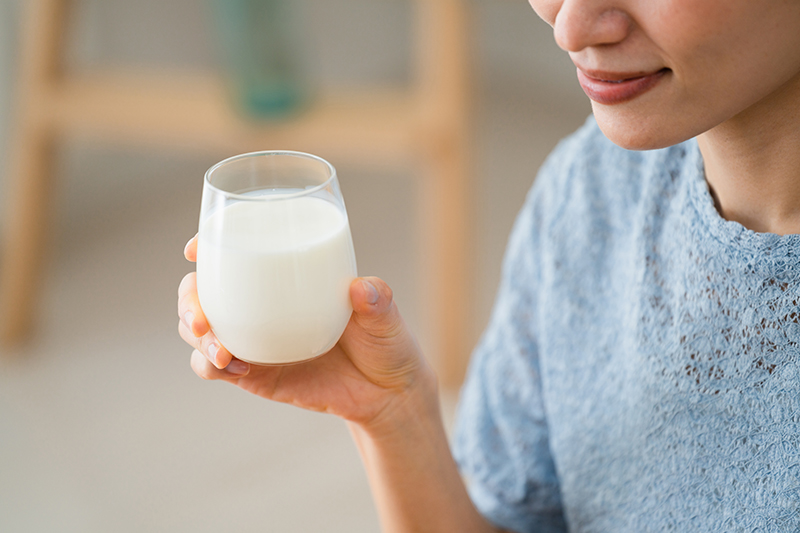 高齢者が牛乳を飲む際の注意点